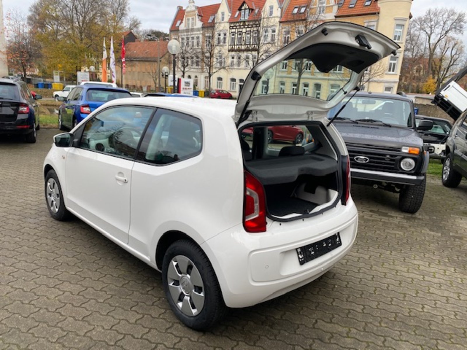 VW move up!+WINTERPAKET+COOL&SOUND+NAVI-11