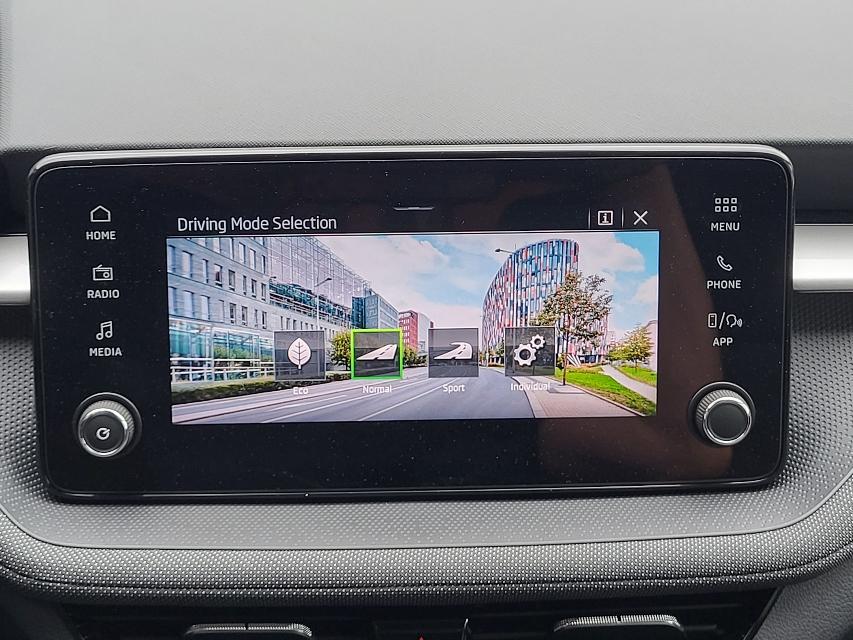 Skoda Fabia 1.5 TSI DSG SELECTION+ACC+VERKEHRSZEICHEN+-18