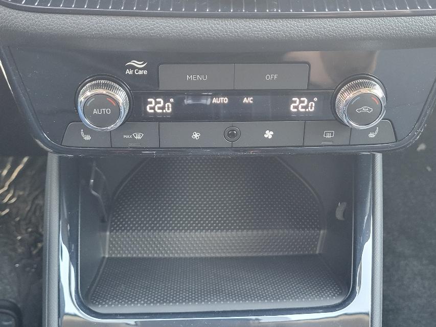 Skoda Fabia 1.5 TSI DSG SELECTION+ACC+VERKEHRSZEICHEN+-8