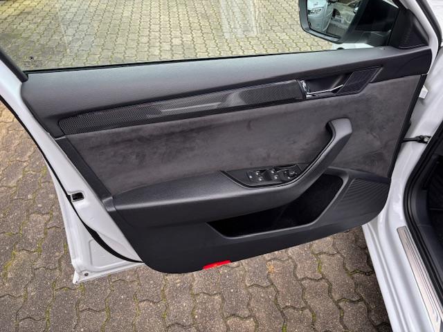 Skoda Superb Combi SportLine 4x4 DSG ACC+DCC+XENON+19'-1