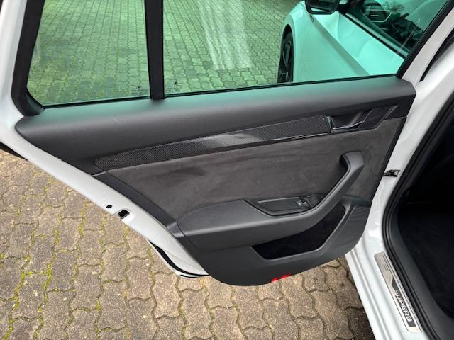 Skoda Superb Combi SportLine 4x4 DSG ACC+DCC+XENON+19'-5