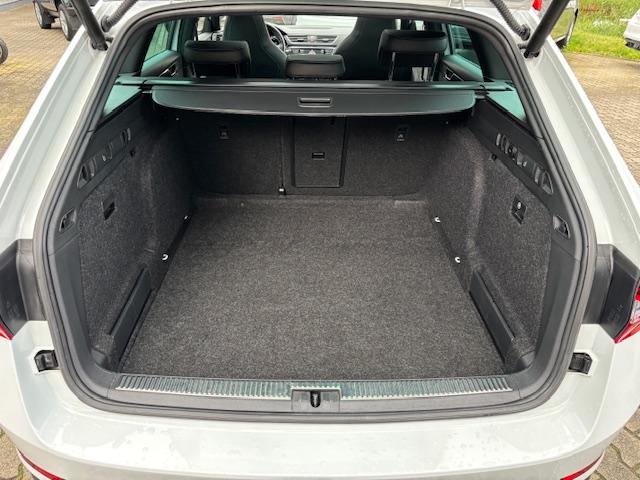 Skoda Superb Combi SportLine 4x4 DSG ACC+DCC+XENON+19'-28