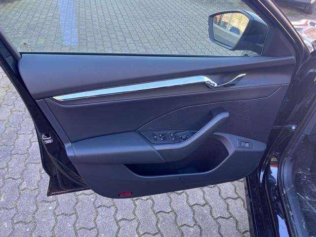 Skoda Octavia Combi 1.5 e-TSI DSG Style+PANO+MATRIX+18-2