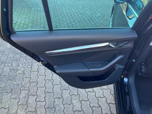 Skoda Octavia Combi 1.5 e-TSI DSG Style+PANO+MATRIX+18-5