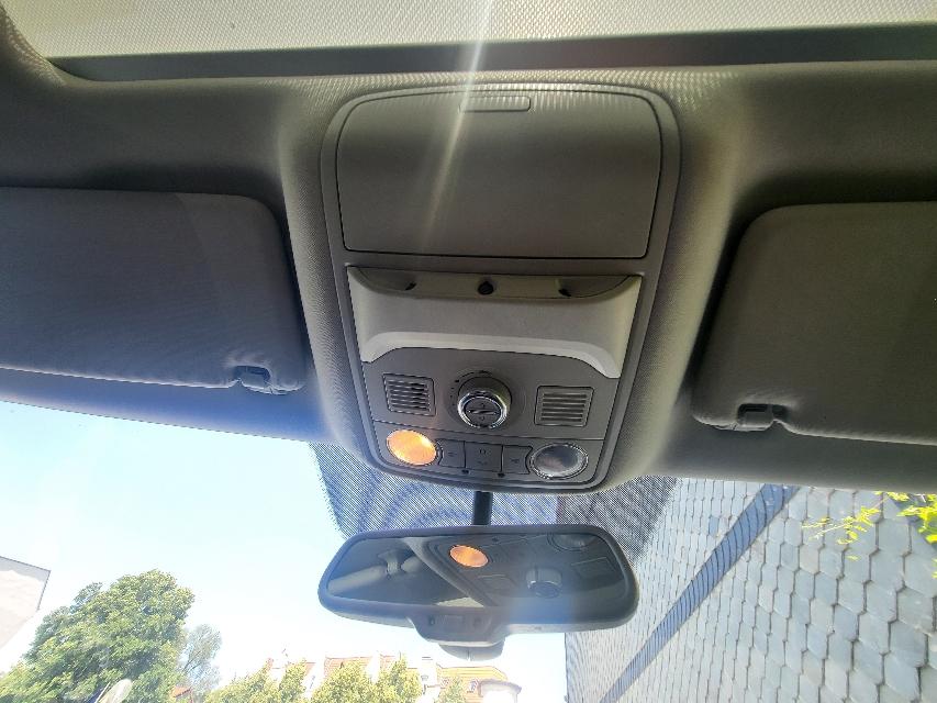 VW Touran 1.4 TSI LIFE+PANORAMA+AHK+CLIMATRONIC+-23