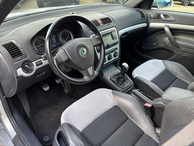 Skoda Octavia Combi RS+XENON+STANDHEIZUNG+ALU18+1.HAND-2