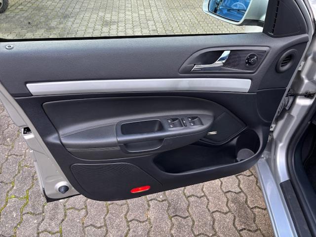 Skoda Octavia Combi RS+XENON+STANDHEIZUNG+ALU18+1.HAND-3