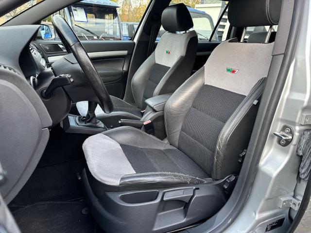 Skoda Octavia Combi RS+XENON+STANDHEIZUNG+ALU18+1.HAND-4