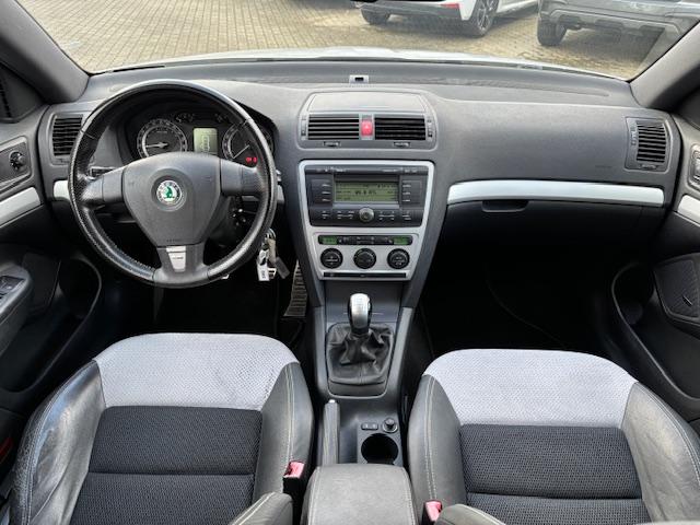 Skoda Octavia Combi RS+XENON+STANDHEIZUNG+ALU18+1.HAND-8