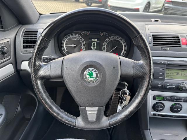 Skoda Octavia Combi RS+XENON+STANDHEIZUNG+ALU18+1.HAND-9