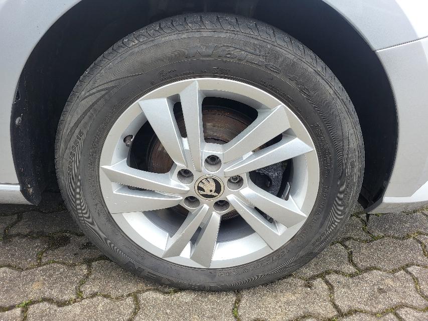 Skoda Fabia Combi 1.0 TSI+NAVI+CLIMATRONIC+KAMERA+ALU+-25