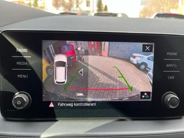 Skoda Kamiq 1.0 TSI DSG Ambition+CLIMATRONIC+KAMERA+LM-10