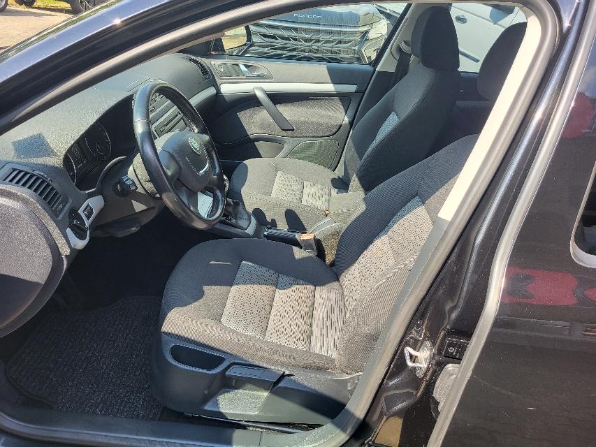 Skoda Octavia Combi 1.2 TSI Ambiente+CLIMATRONIC+AHK+-23