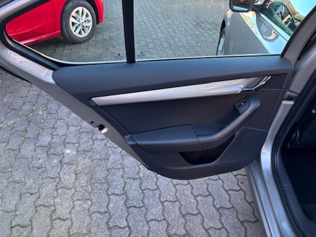 Skoda Octavia III 1.4 TSI Elegance+Bi-Xenon+AHK+1.HAND-5