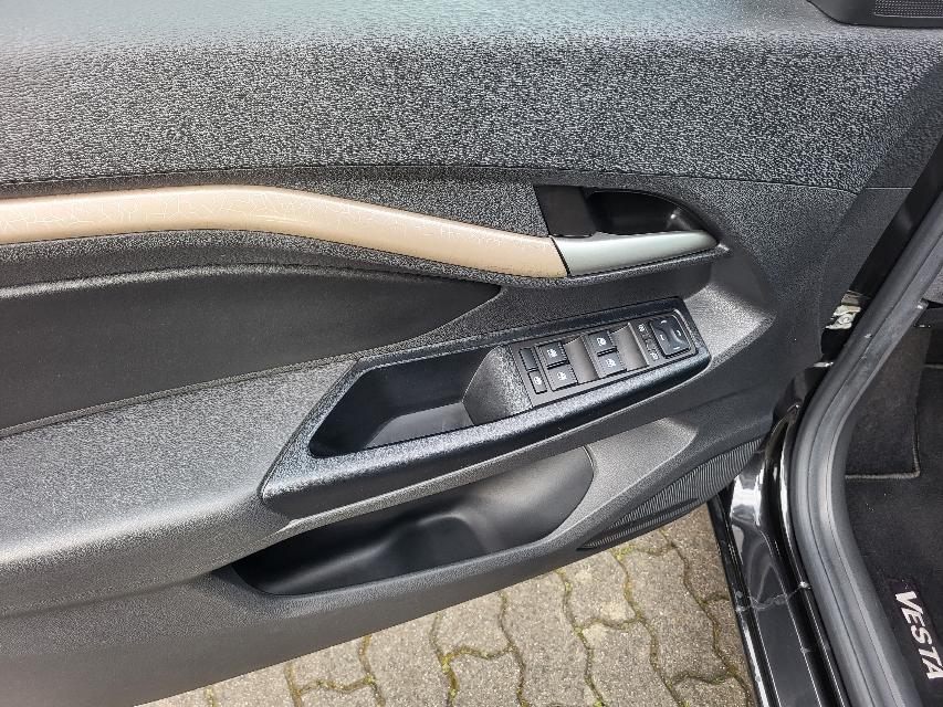 Lada Vesta SW 1.6  LUXUS+KLIMAAUTOMATIK+KAMERA+1.HAND-3