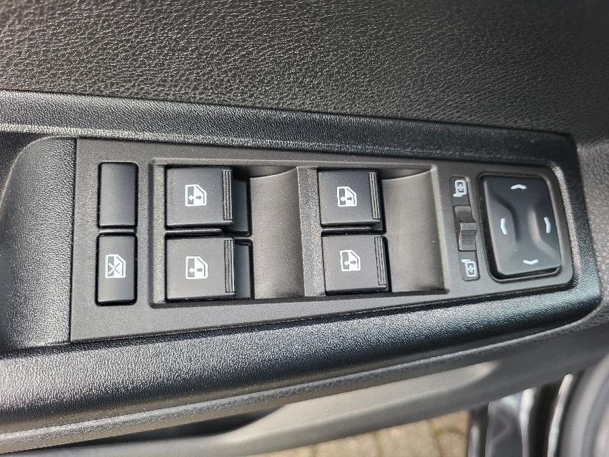 Lada Vesta SW 1.6  LUXUS+KLIMAAUTOMATIK+KAMERA+1.HAND-4