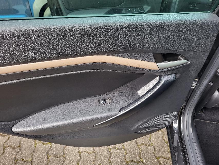 Lada Vesta SW 1.6  LUXUS+KLIMAAUTOMATIK+KAMERA+1.HAND-6