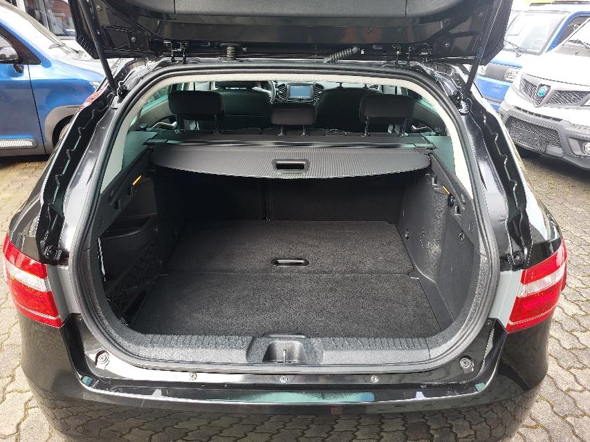 Lada Vesta SW 1.6  LUXUS+KLIMAAUTOMATIK+KAMERA+1.HAND-29
