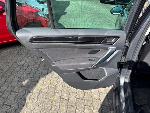 VW Golf Sportsvan Highline 1.4 TSI DSG+XENON+1.HAND-4