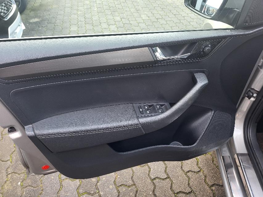 Skoda Rapid SB 1.0 TSI Ambition+KAMERA+AHK+KLIMA+ALU+-2