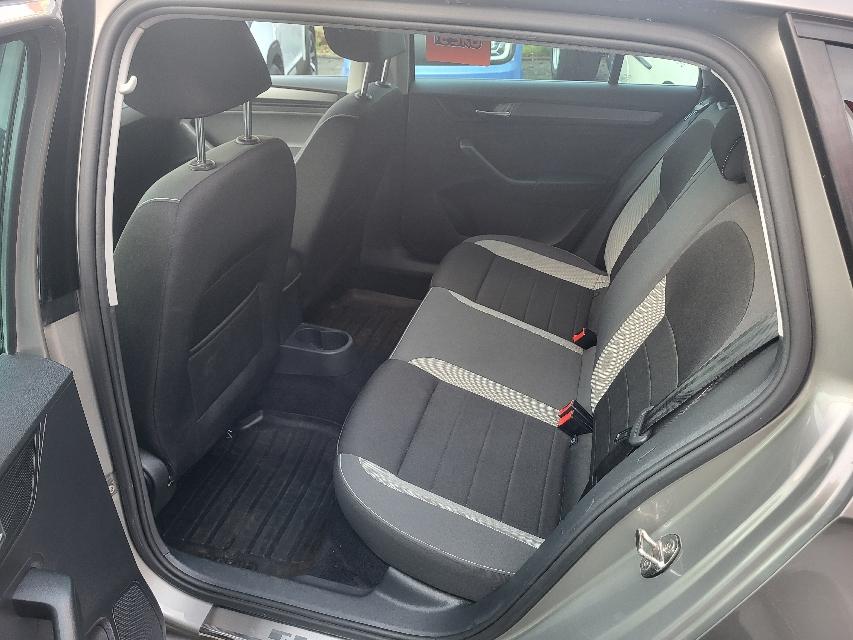 Skoda Rapid SB 1.0 TSI Ambition+KAMERA+AHK+KLIMA+ALU+-3
