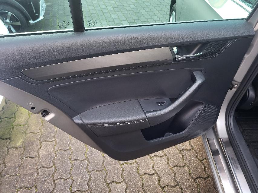 Skoda Rapid SB 1.0 TSI Ambition+KAMERA+AHK+KLIMA+ALU+-4