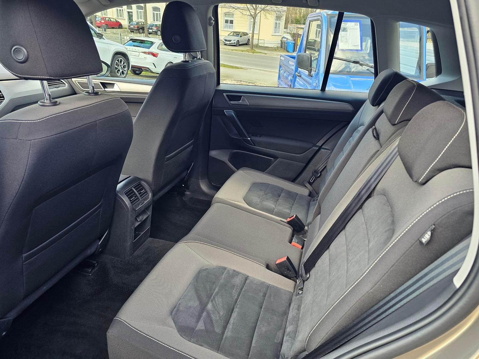 VW Golf Sportsvan 1.2 TSI Comfort+AHK+XENON+1.HAND-5