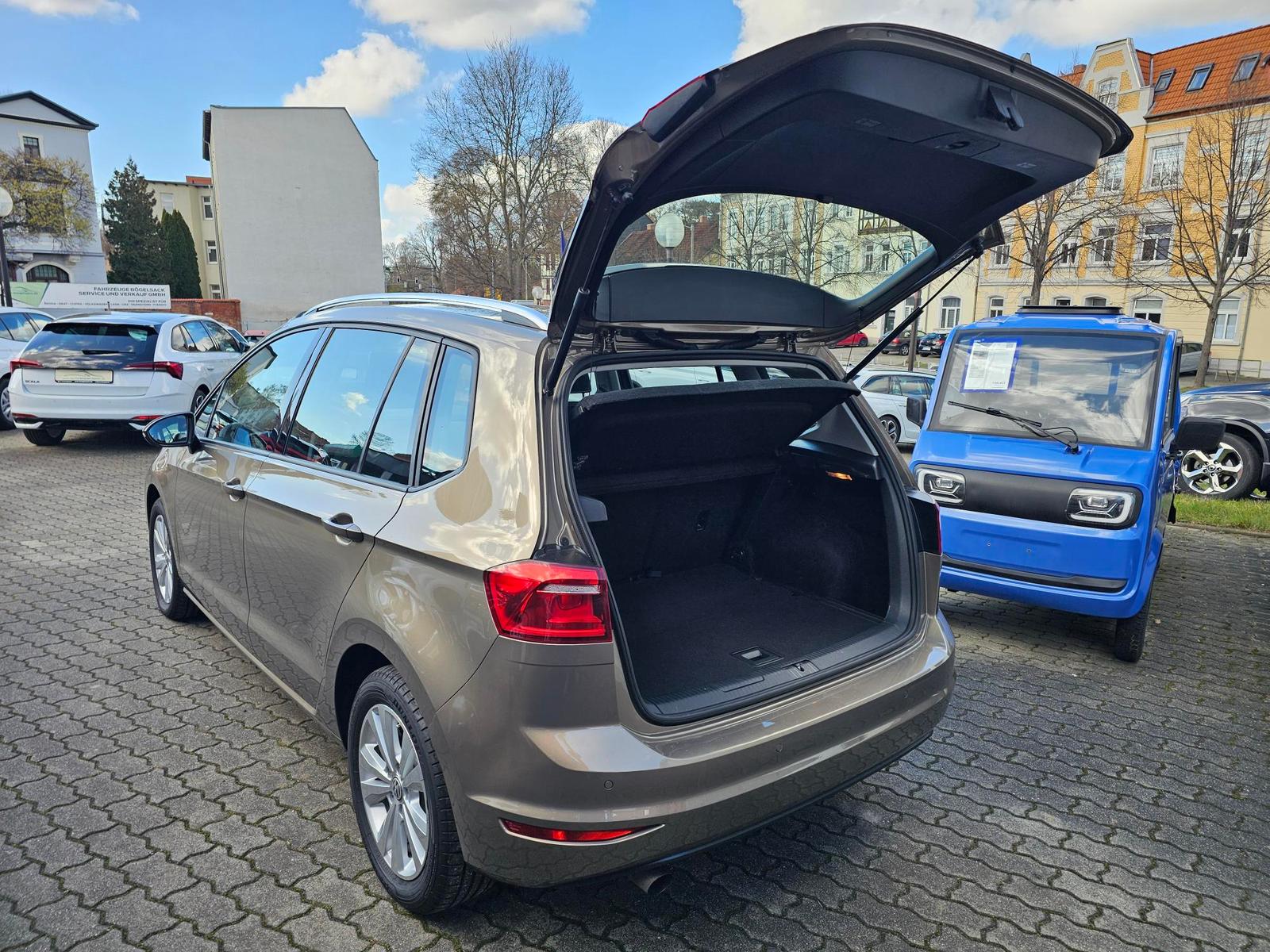VW Golf Sportsvan 1.2 TSI Comfort+AHK+XENON+1.HAND-7