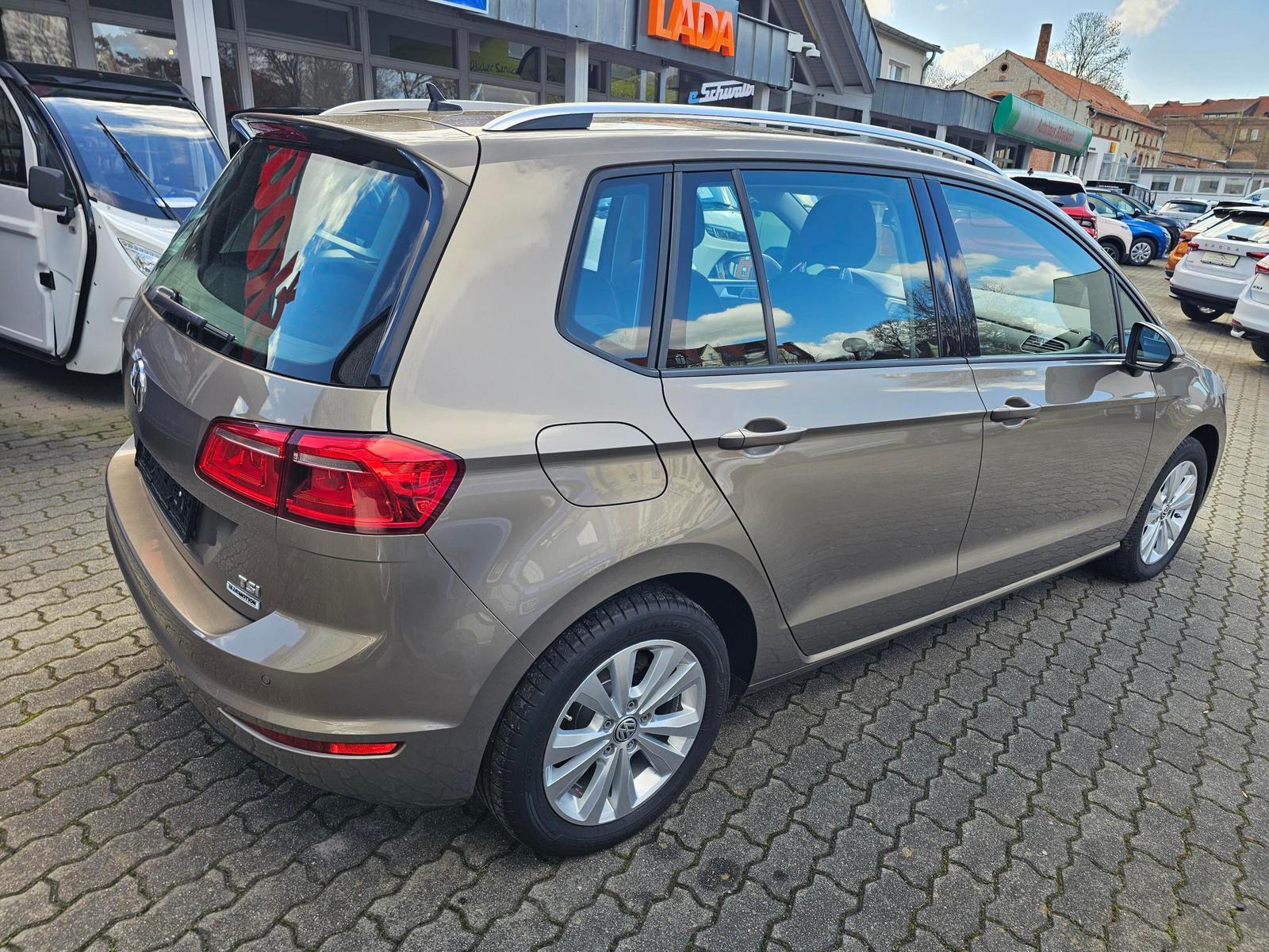 VW Golf Sportsvan 1.2 TSI Comfort+AHK+XENON+1.HAND-16