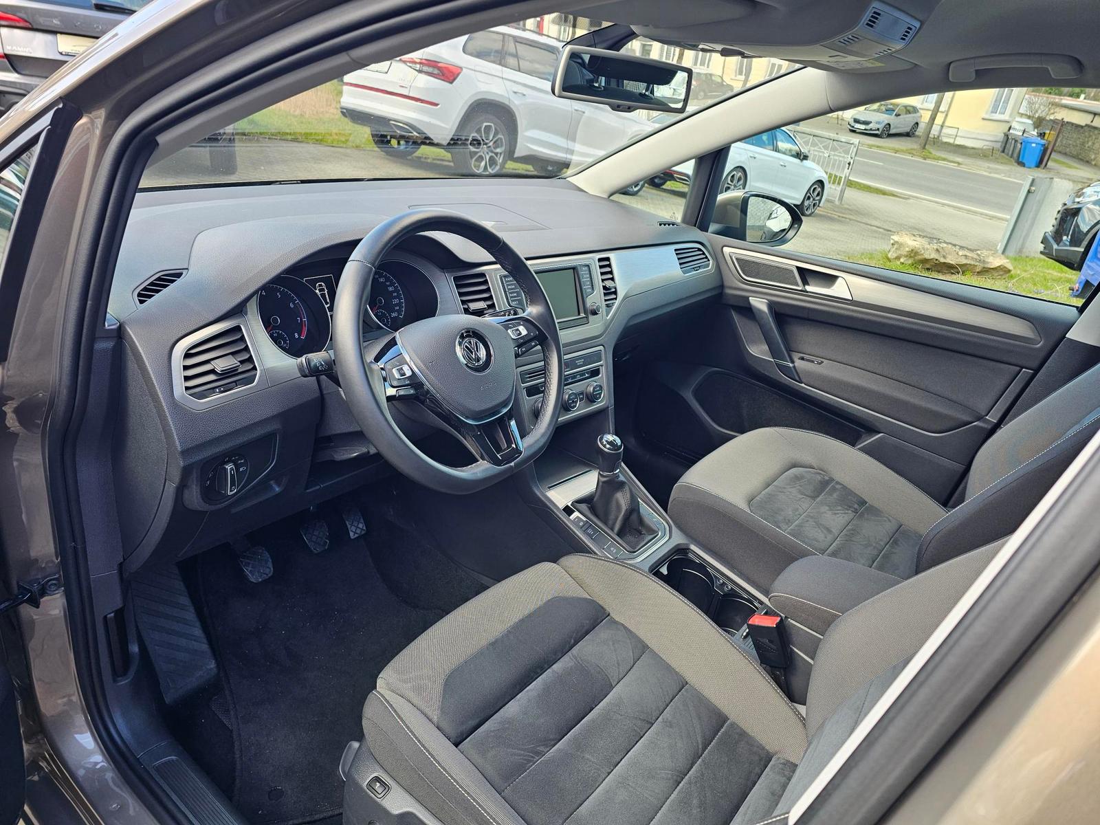 VW Golf Sportsvan 1.2 TSI Comfort+AHK+XENON+1.HAND-18