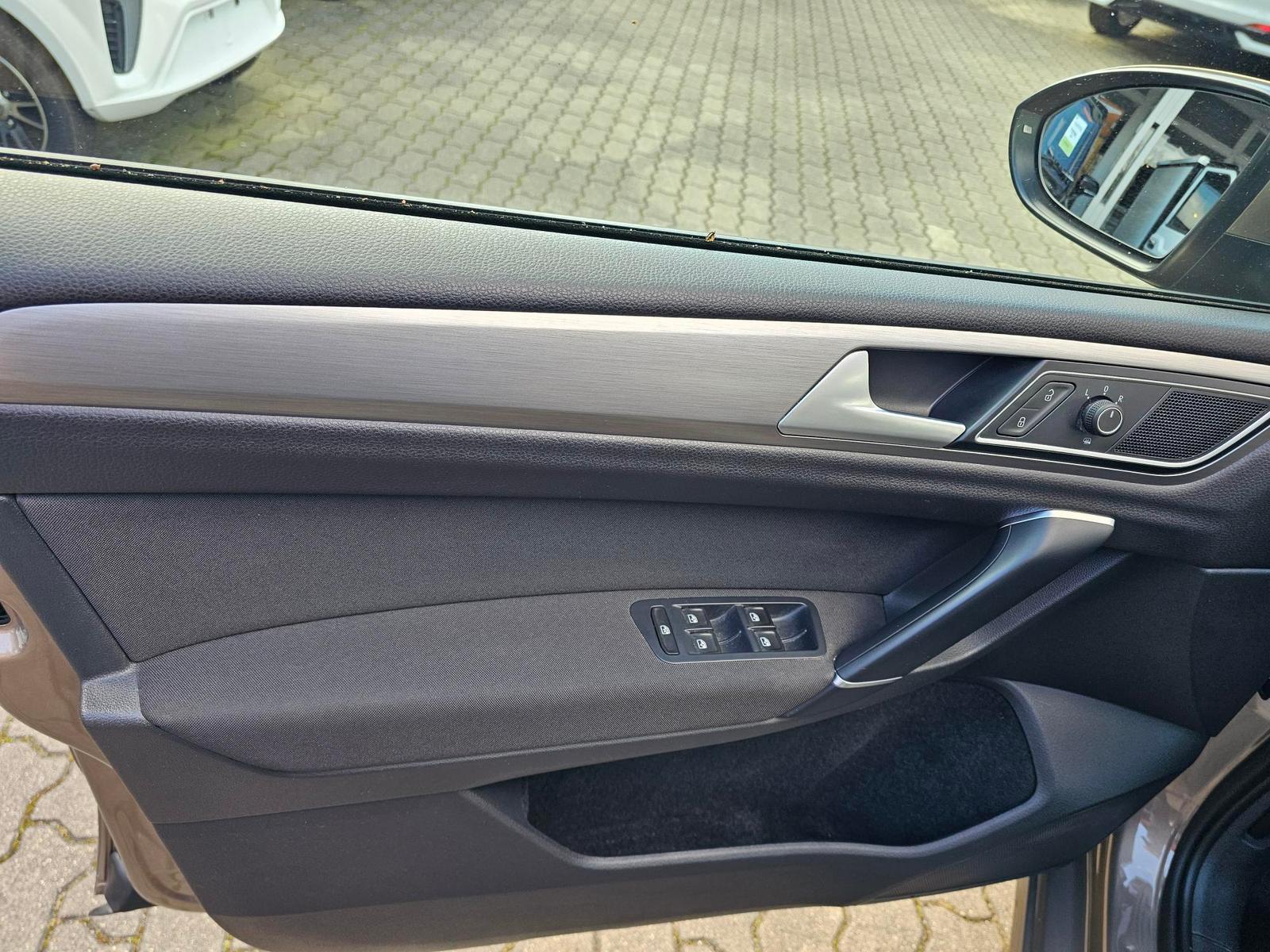 VW Golf Sportsvan 1.2 TSI Comfort+AHK+XENON+1.HAND-19