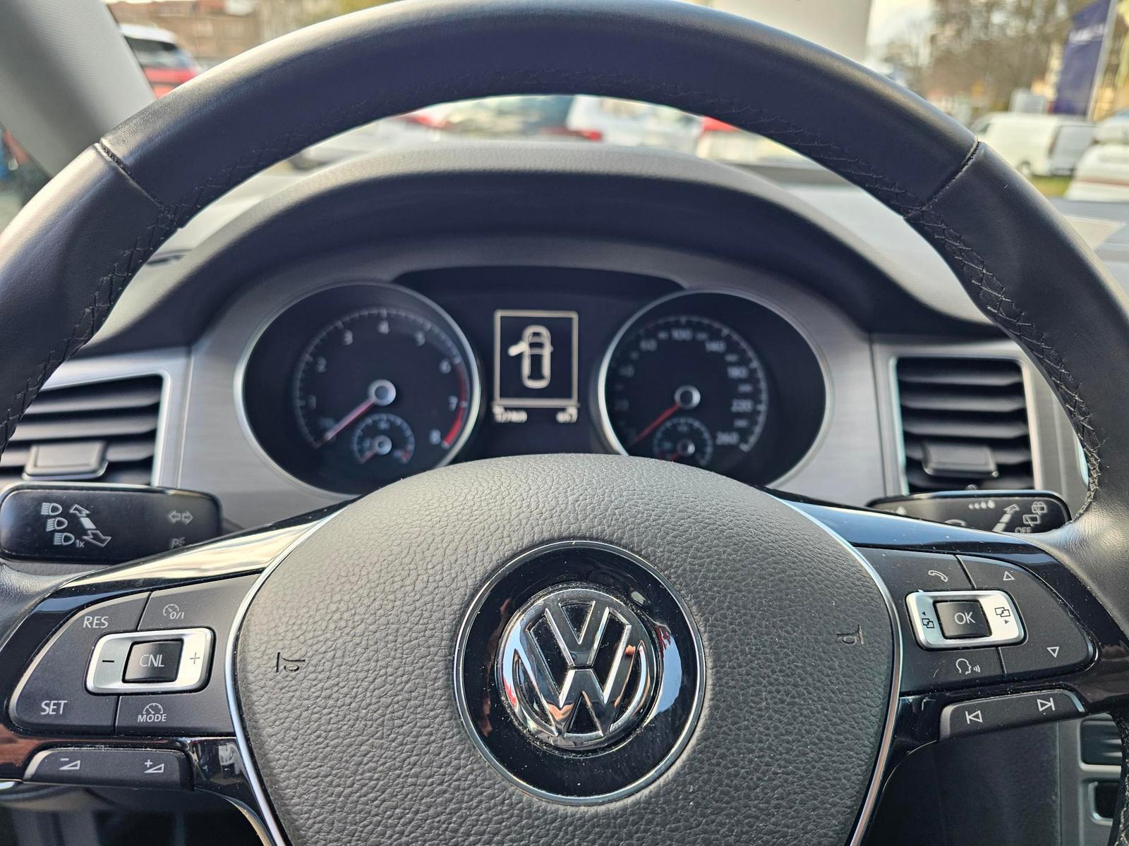 VW Golf Sportsvan 1.2 TSI Comfort+AHK+XENON+1.HAND-22
