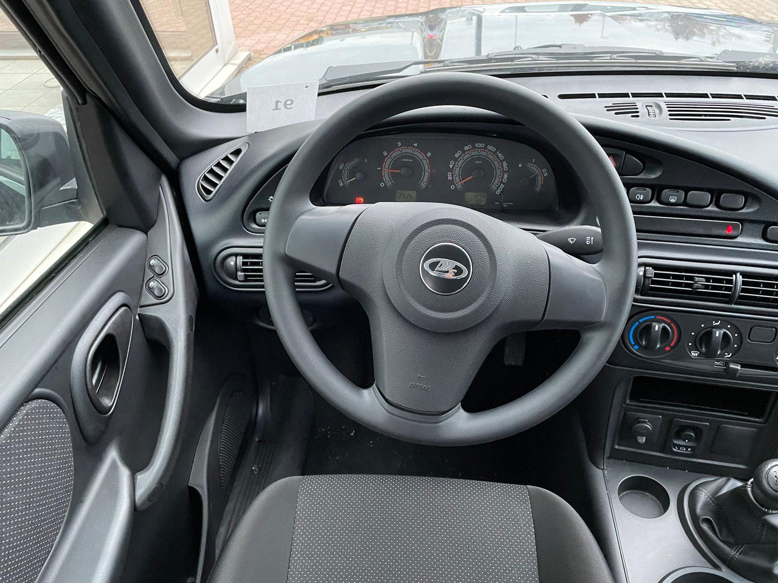 Lada Niva TRAVEL 1.7i 4x4 ALLRAD+ZV+eFENSTER+AIRBAG+-5