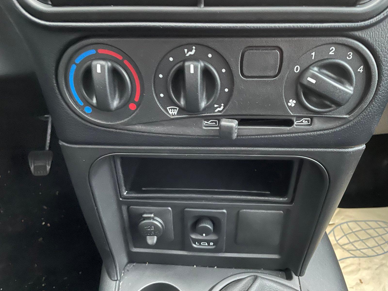 Lada Niva TRAVEL 1.7i 4x4 ALLRAD+ZV+eFENSTER+AIRBAG+-8