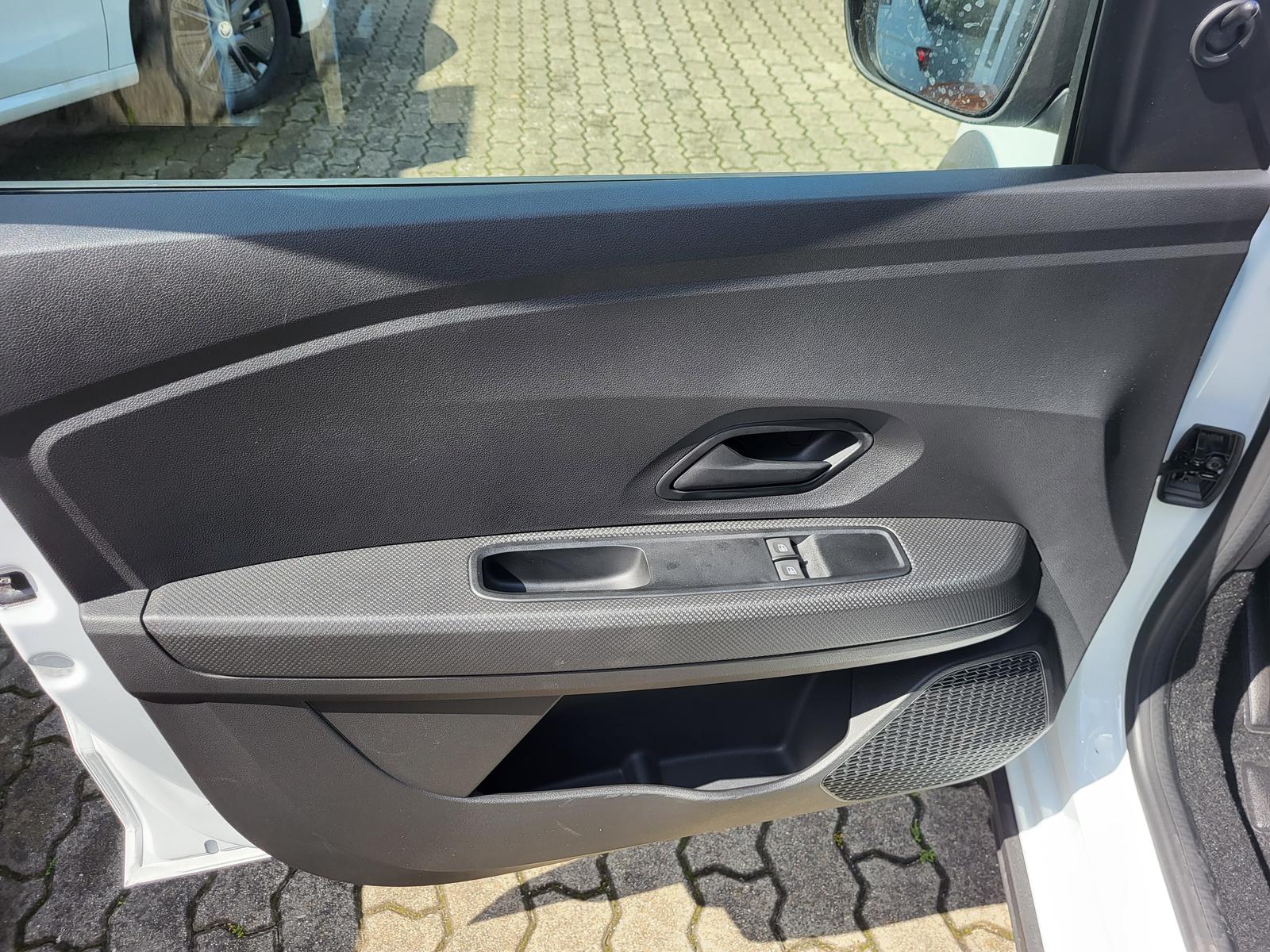 Dacia Jogger Essential TCe 100+7SITZER+AC+PDC+TEMPOMAT-1