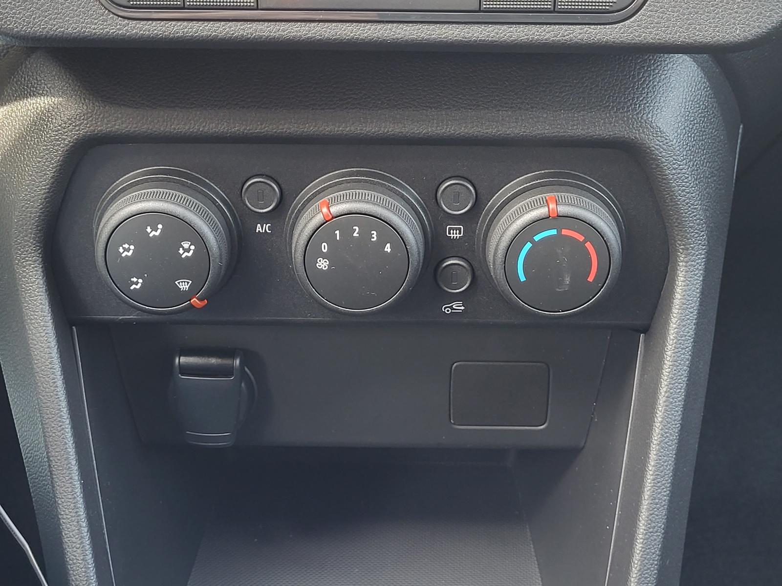 Dacia Jogger Essential TCe 100+7SITZER+AC+PDC+TEMPOMAT-10