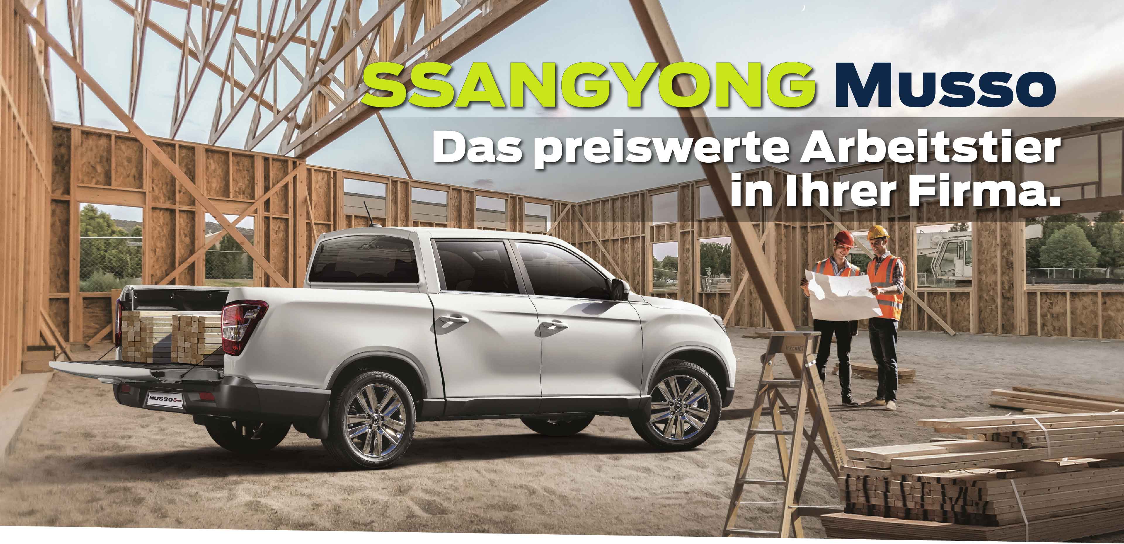 Bild zeigt einen KGM Musso im Einsatz auf einer Baustelle.