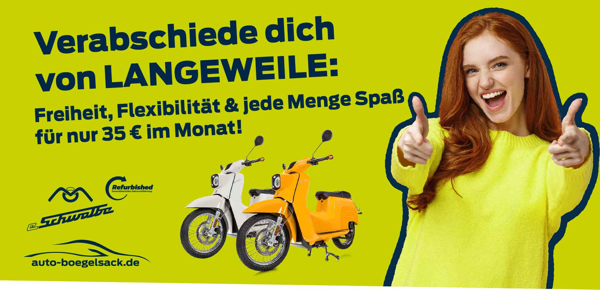 Bild zeigt eine junge Frau mit dem Finanzierungsangebot der E-Schwalbe.